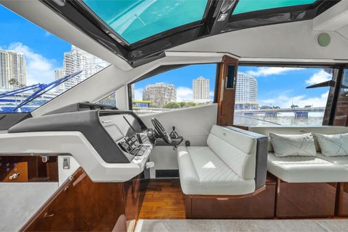 Galeon 510 Sky image