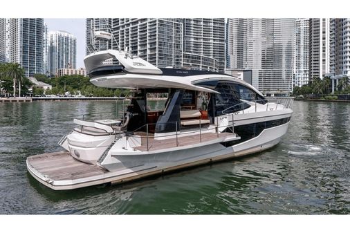 Galeon 510 Sky image