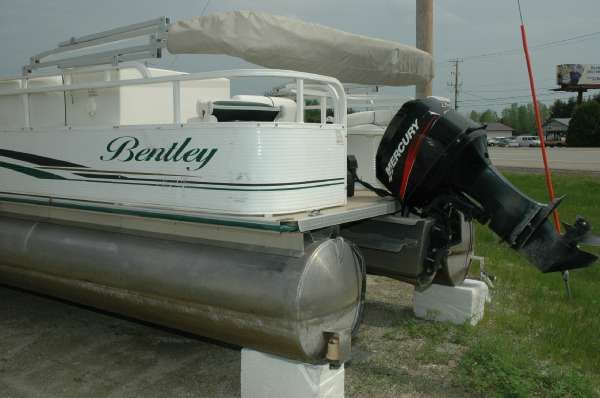 Bentley-pontoons 4-CORNER-FISH image