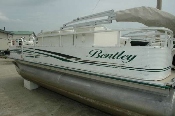 Bentley-pontoons 4-CORNER-FISH image