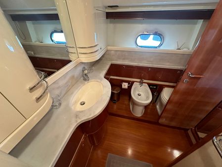 Ferretti Yachts 760 image