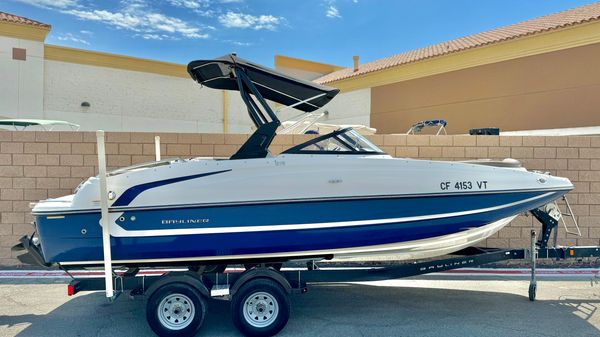 Bayliner 215 Deck Boat 