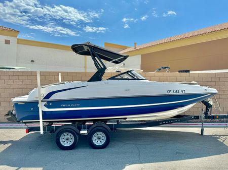 Bayliner 215-DECK-BOAT image