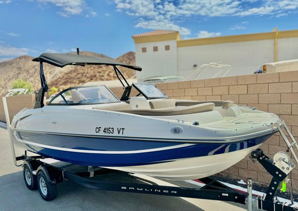 Bayliner 215-DECK-BOAT image