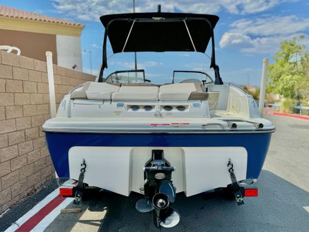 Bayliner 215-DECK-BOAT image