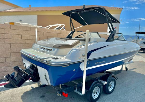 Bayliner 215-DECK-BOAT image