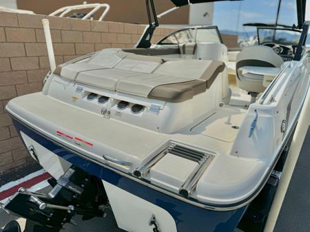 Bayliner 215-DECK-BOAT image