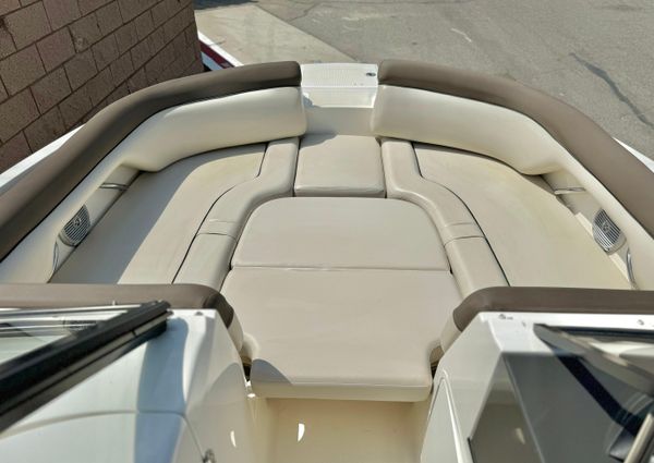 Bayliner 215-DECK-BOAT image