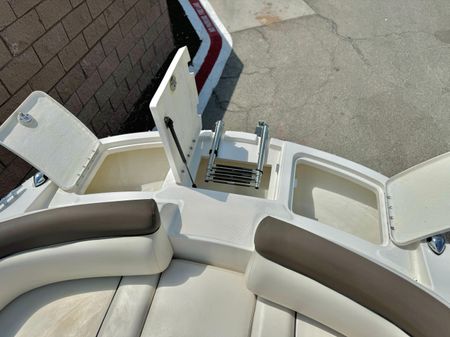 Bayliner 215-DECK-BOAT image