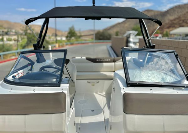 Bayliner 215-DECK-BOAT image