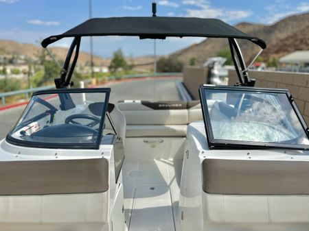 Bayliner 215-DECK-BOAT image