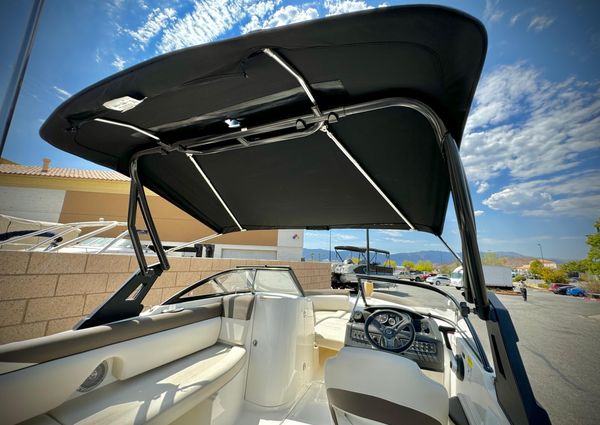 Bayliner 215-DECK-BOAT image