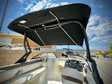 Bayliner 215-DECK-BOAT image