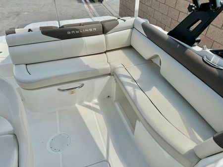 Bayliner 215-DECK-BOAT image