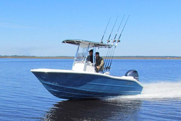 Bulls Bay 200 Center Console - main image
