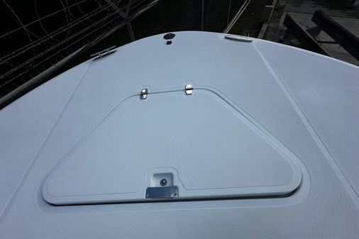 Southport 28-CENTER-CONSOLE image