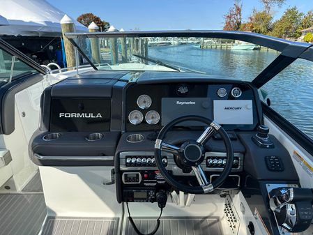 Formula 330-CROSSOVER-BOWRIDER image