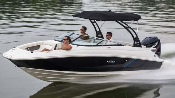 Sea Ray 220 Sundeck Outboard