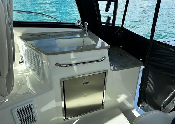 Boston Whaler 345 Conquest image