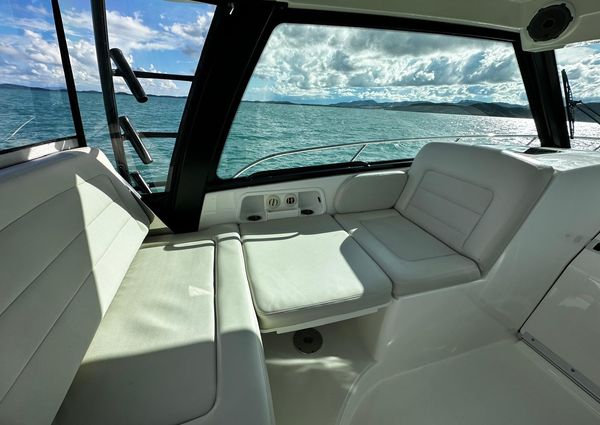 Boston-whaler 345-CONQUEST image