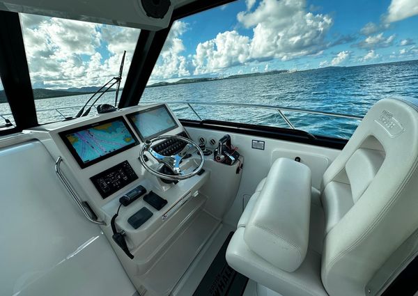 Boston-whaler 345-CONQUEST image