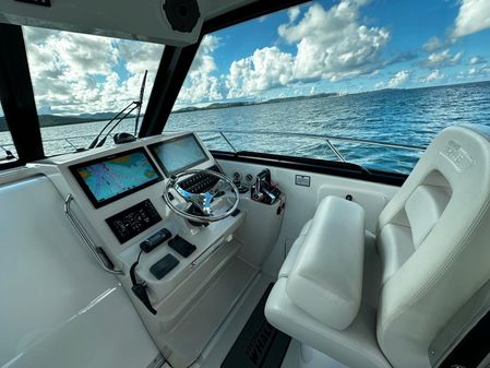 Boston Whaler 345 Conquest image