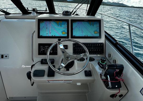 Boston-whaler 345-CONQUEST image