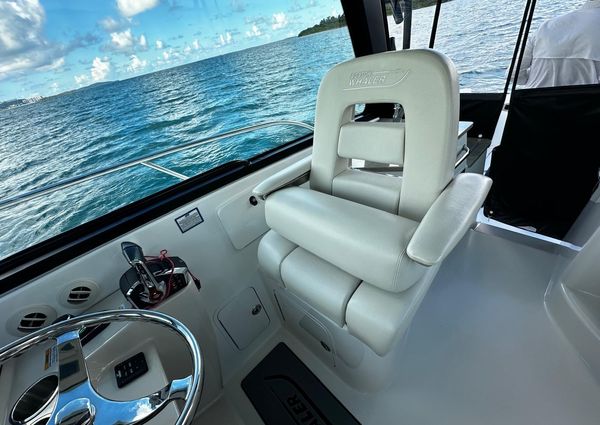 Boston Whaler 345 Conquest image