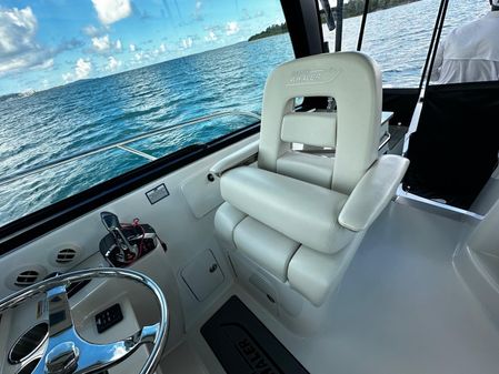 Boston Whaler 345 Conquest image