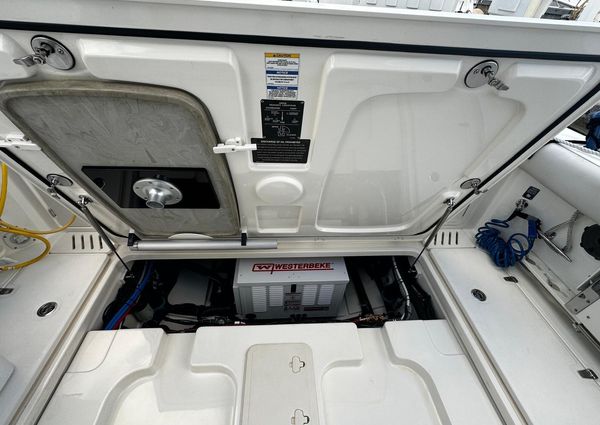 Boston Whaler 345 Conquest image