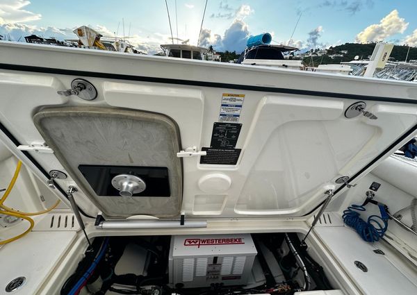 Boston Whaler 345 Conquest image