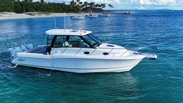 Boston Whaler 345 Conquest image