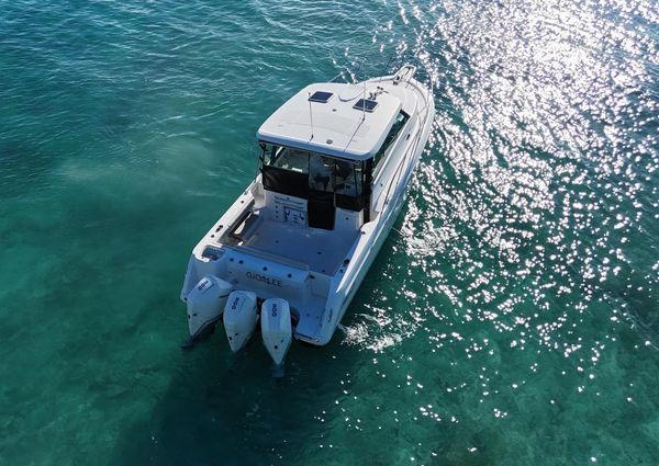 Boston-whaler 345-CONQUEST image