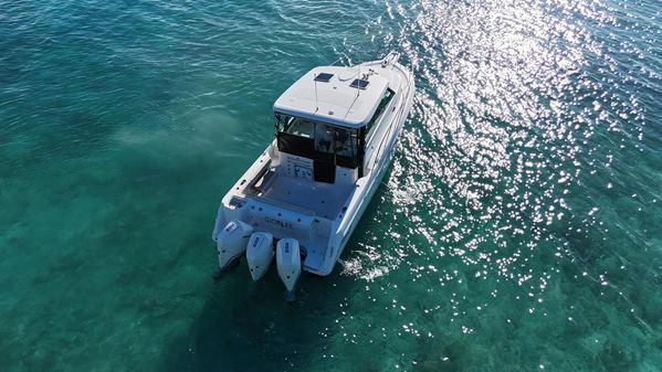 Boston-whaler 345-CONQUEST image