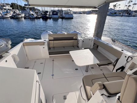 Pursuit 365 Dual Console image
