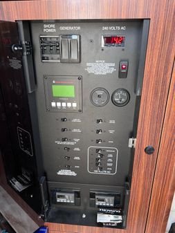 Pursuit 365 Dual Console image