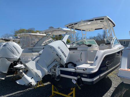 Robalo R247 Dual Console image