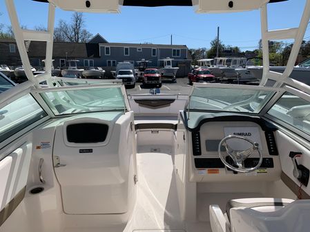 Robalo R247 Dual Console image