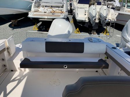 Robalo R247 Dual Console image