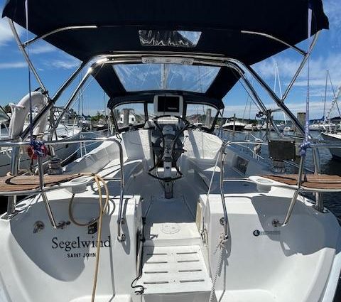 Hunter 33 image