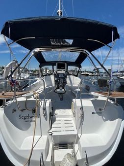 Hunter 33 image