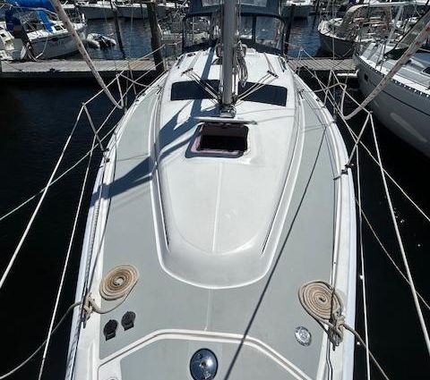 Hunter 33 image