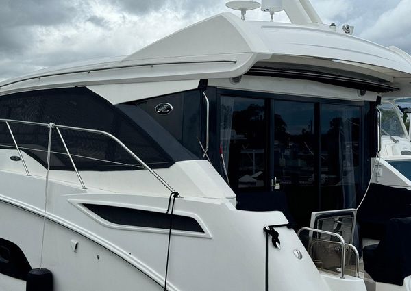 Sea Ray Sundancer 460 image