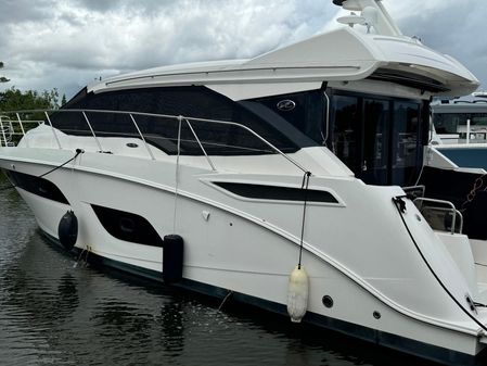 Sea Ray Sundancer 460 image