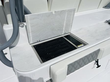 Front Runner 47 Center Console image
