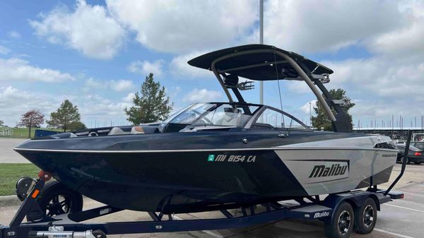 Malibu Wakesetter 23 LSV