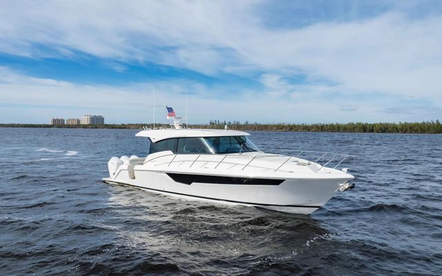 Tiara Yachts 48 LE - main image