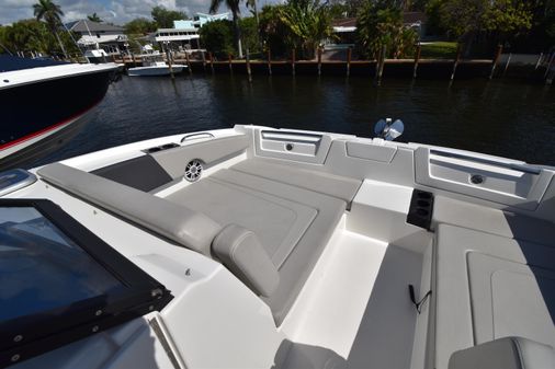 Aquila 32 Sport image