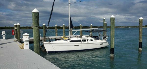 Hunter 340 image