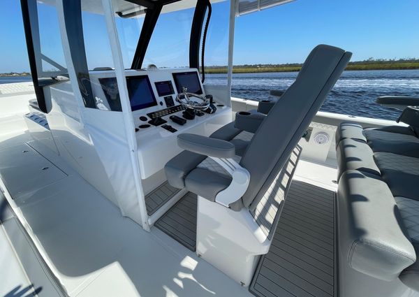 Front-runner 37-CATAMARAN image